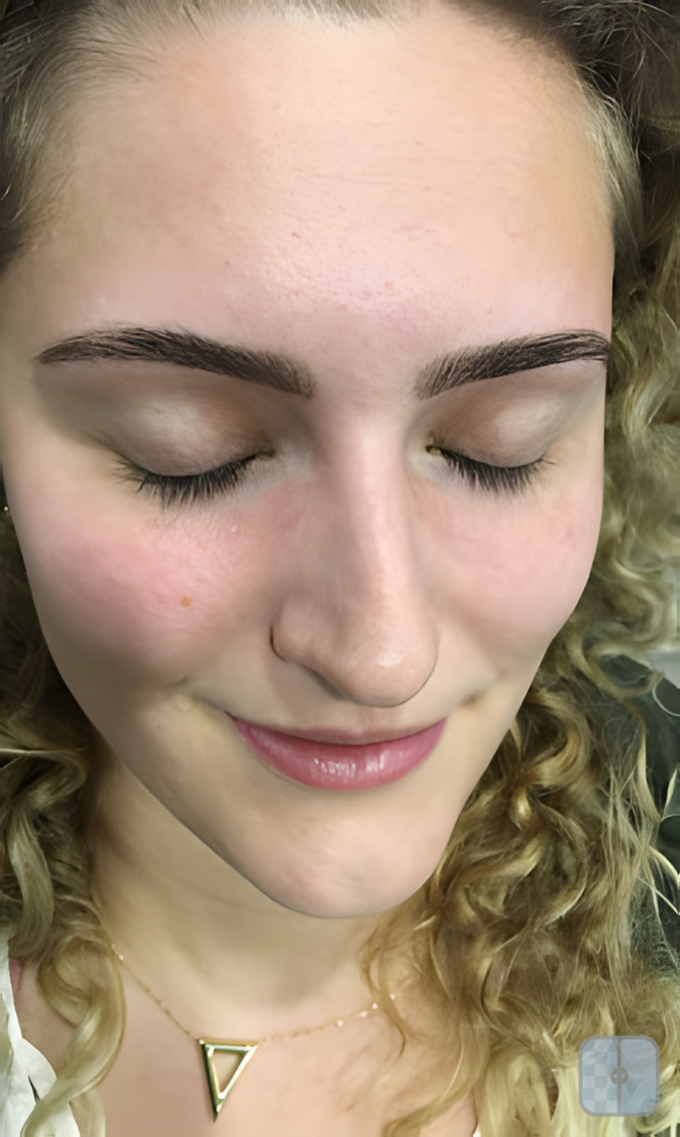 Natural shaped brows after threading